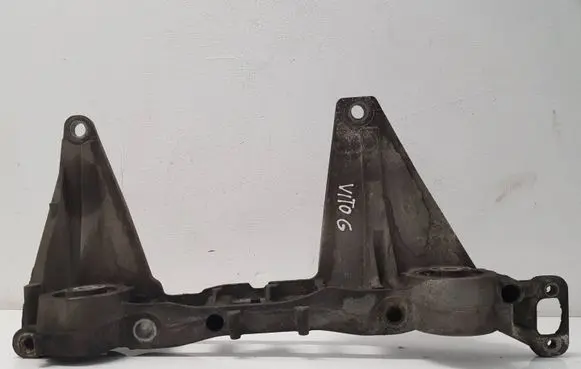 Mercedes-Benz Vito Viano W447 Rear differential/diff mount bracket A4473530000
