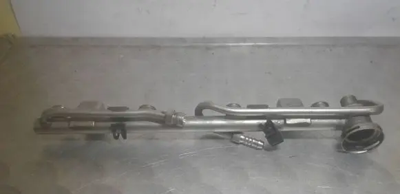 Volkswagen PASSAT B5 Fuel main line pipe 05B133681C
