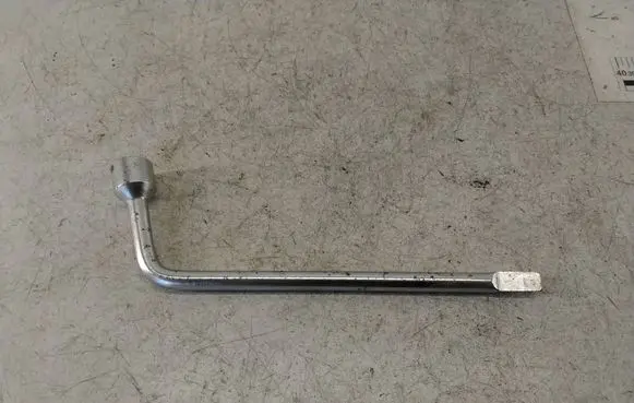 Toyota Avensis T250 Wheel nut wrench 