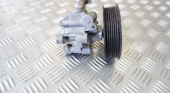 Toyota Avensis Verso Power steering pump