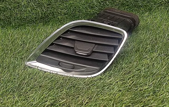 Opel Mokka Dashboard side air vent grill/cover trim 95437807