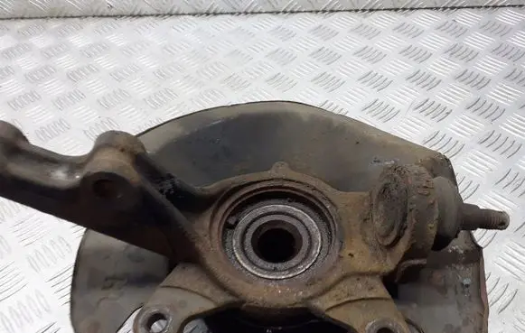 Honda FR-V Front wheel hub spindle knuckle