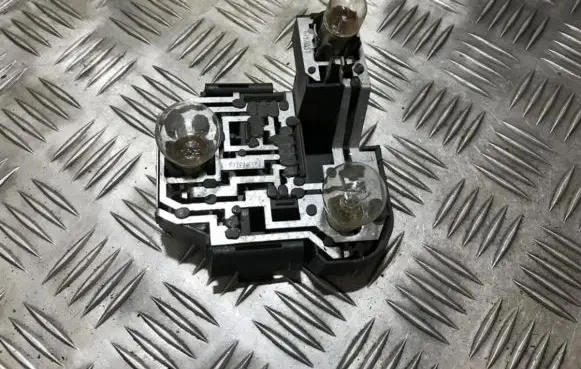 Volkswagen PASSAT B3 Tail light bulb cover holder 357945257