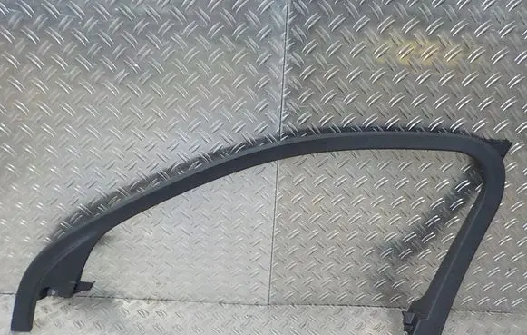 Volvo XC40 Front door glass trim molding 31455062