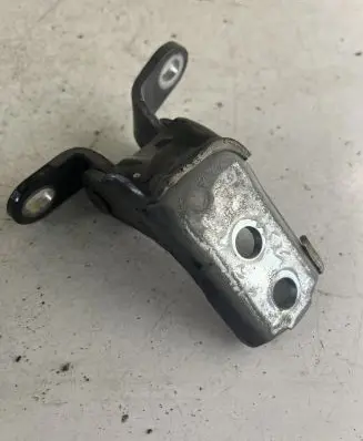 Toyota Avensis T250 Front door upper hinge