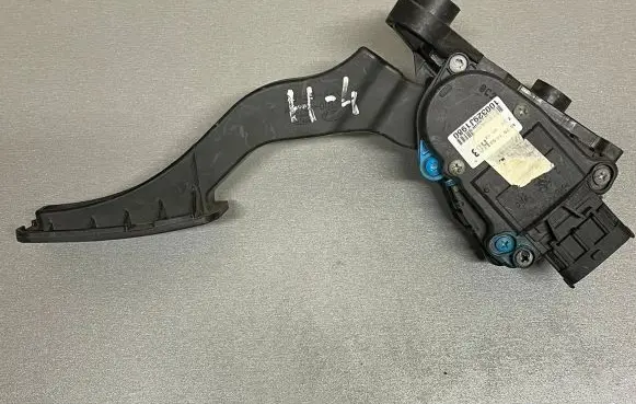 Hyundai i30 Accelerator throttle pedal 15257855 100329J1980