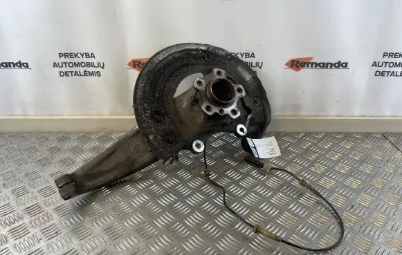 BMW 5 G30 G31 Front wheel hub 6861798