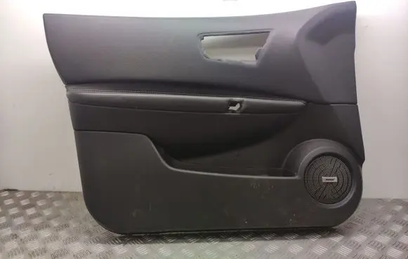 Nissan Qashqai+2 Front door card panel trim