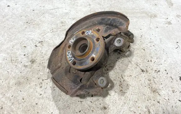 Volvo V70 Front wheel hub spindle knuckle