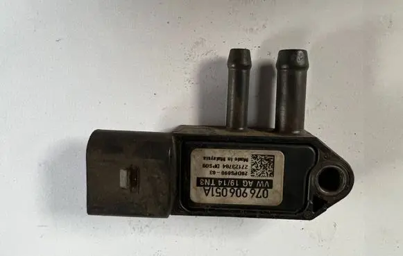 Audi A3 S3 A3 Sportback 8P Exhaust gas pressure sensor 076906051A 27123784 200P309003