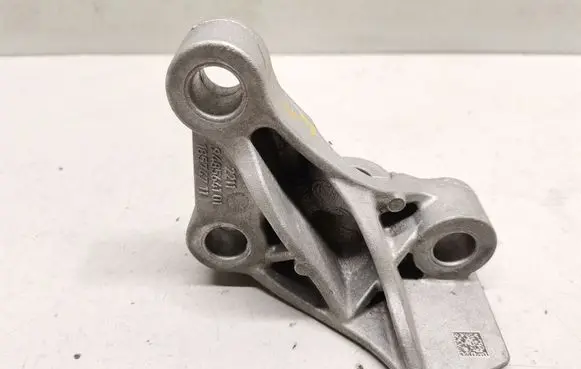 Engine mounting bracket