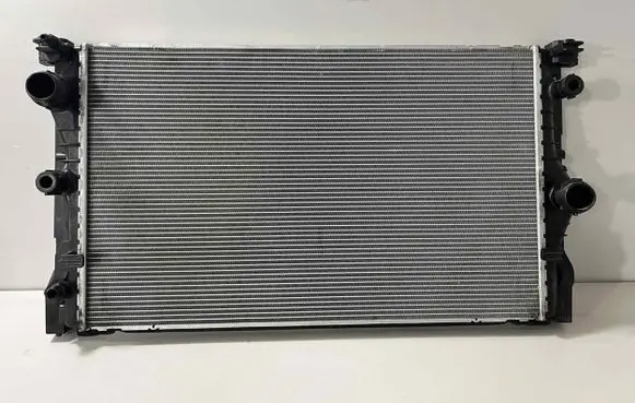 BMW 5 G30 G31 Coolant radiator 8576506 8590047