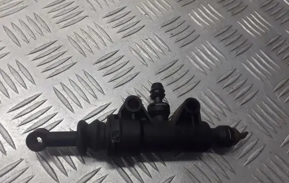 Mercedes-Benz C W203 Clutch slave cylinder A2032900212