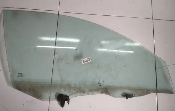 Nissan Primera Front door window glass four-door AS2
