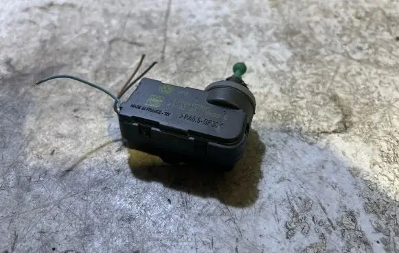 Audi A4 S4 B7 8E 8H Headlight level adjustment motor 1J0941295F PA66GF30 020119633