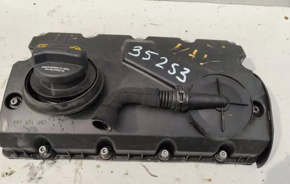 Volkswagen Touran I Rocker cam cover 038103475N