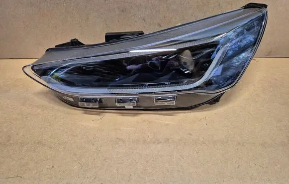Ford Focus Headlight/headlamp HX7B13E017AK