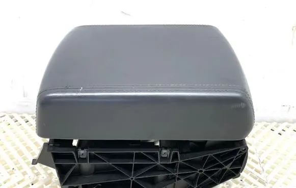 Volkswagen Touareg I Armrest 7L6863762L