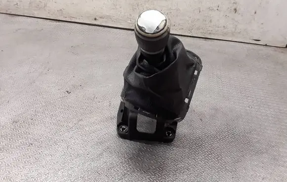 Toyota Avensis T250 Gear shifter/selector 335300509
