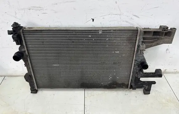 Opel Astra J Coolant radiator 