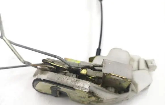 Mitsubishi Pajero Front door lock