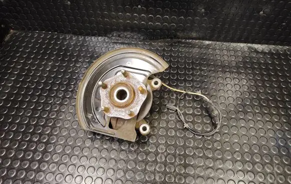 Nissan Leaf I (ZE0) Front wheel hub