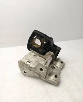 BMW 5 F10 F11 Radiator mount bracket 7575248