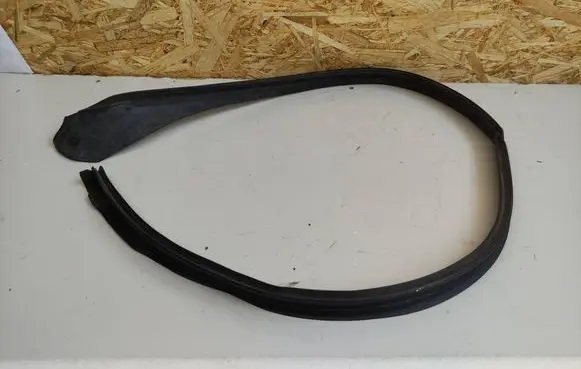 Lexus UX Front door rubber seal 6786376020