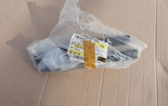 Volkswagen Tiguan Engine compartment rubber 5NA823709