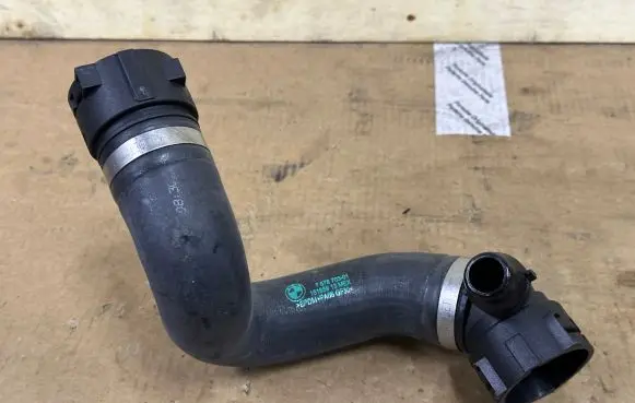 BMW X5 E70 Engine coolant pipe/hose 7578703 16185913