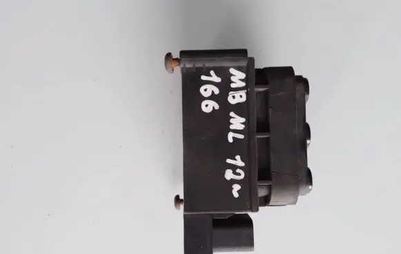 Mercedes-Benz ML W166 Air suspension valve block 