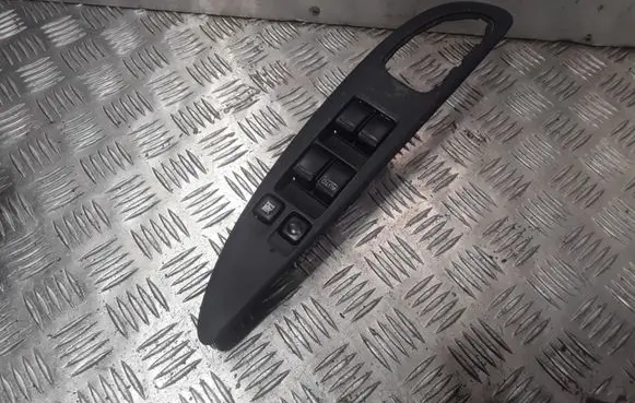 Nissan Primera Electric window control switch 25401AV640