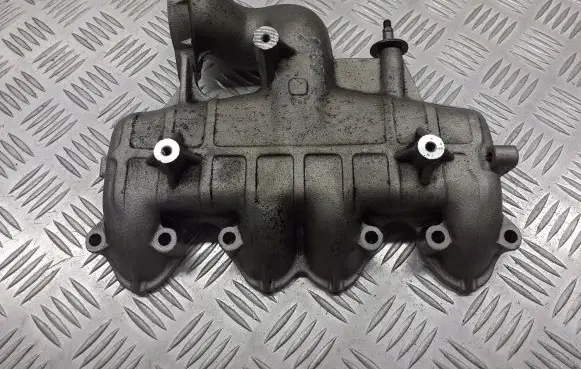 Volkswagen PASSAT B5 Intake manifold 038129713AP
