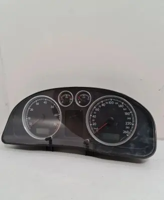 Volkswagen PASSAT B5.5 Speedometer (instrument cluster) 110080199
