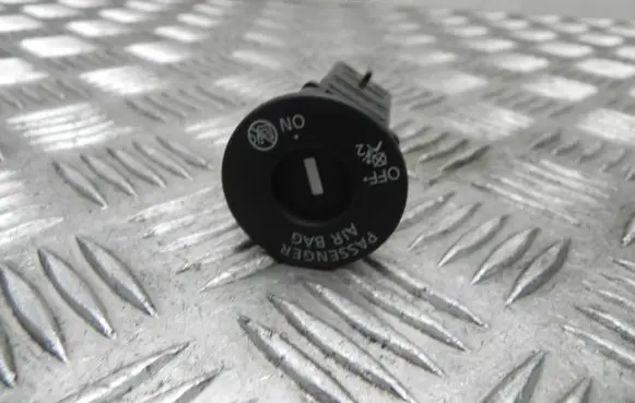 Passenger airbag on/off switch
