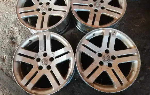 Chrysler 300 - 300C R18 alloy rim 