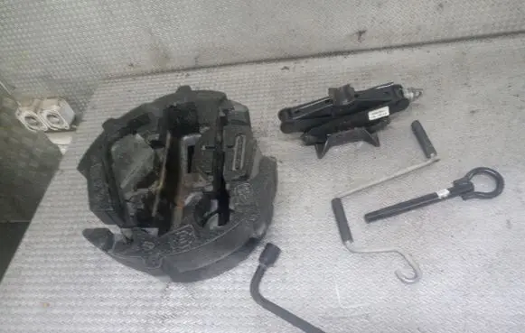 Renault Thalia II Lift Jack 