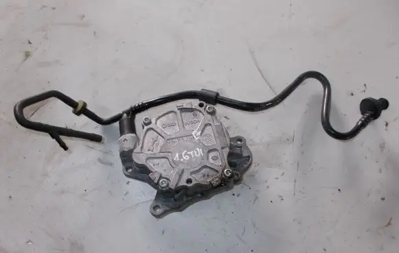 Volkswagen Golf VI Vacuum pump 03L145100G
