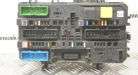 Opel Signum Fuse module 13268287