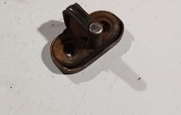 Volkswagen Golf IV Rear door lock loop/hook striker 