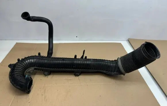 Volvo C70 Intercooler hose/pipe 7689557700
