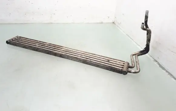 Volkswagen Touareg I Engine oil radiator 7L6422885B