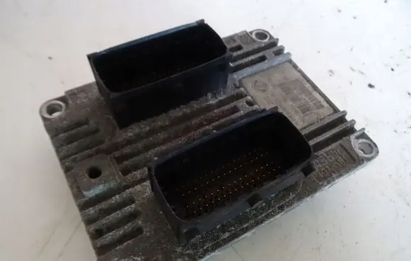 Fiat 500 Engine control unit/module 51847332