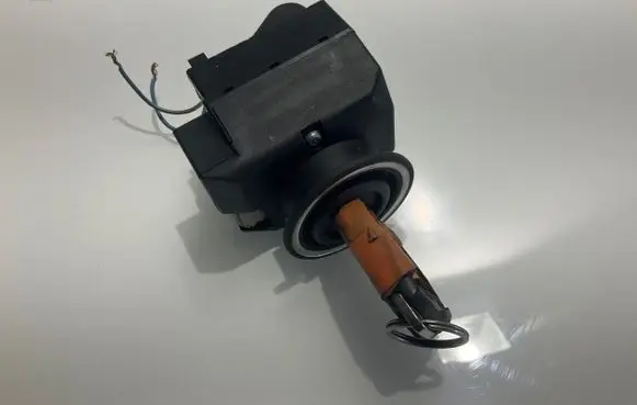 Mercedes-Benz E W210 Ignition lock 2105450208 33000301 0044829700206111