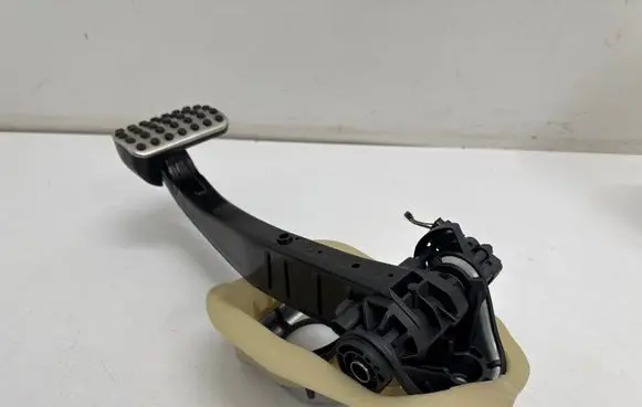 Mercedes-Benz C W206 Brake pedal A2062906400 A2239056113