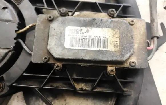 Ford Mondeo Mk III Coolant fan relay 1137328081