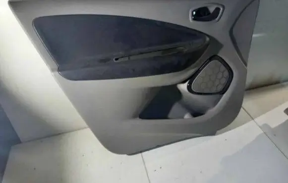 Renault Zoe Front door card panel trim 809011245R 6834G02 02382838