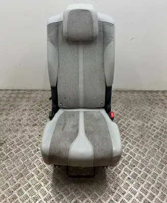 Peugeot 5008 II Rear seat 