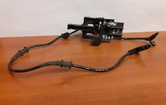 Mercedes-Benz SL R230 ABS brake wheel speed sensor 2105407681 A2515400817