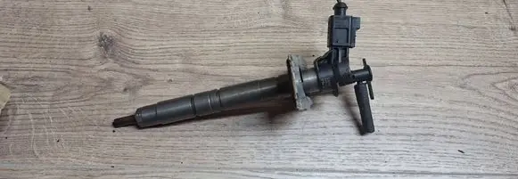 Fuel injector